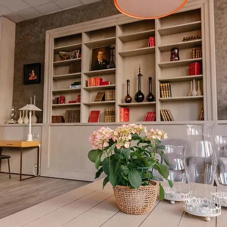 新城堡公寓 4* 芒通