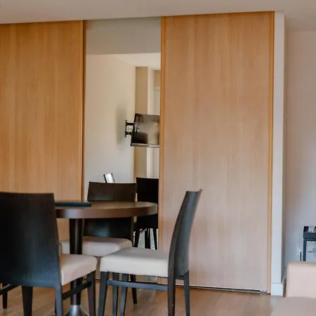 新城堡公寓 4* 芒通