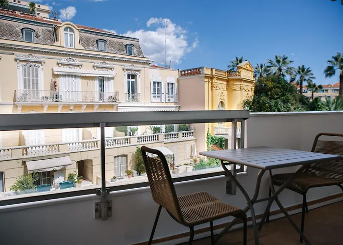 Chateauneuf 4* Menton