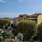 Chateauneuf Apartmanhotel 4*