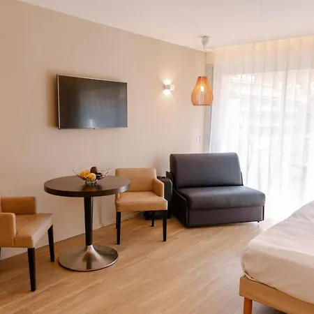 Chateauneuf Lägenhetshotell 4*
