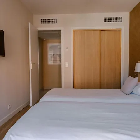 Résidence Châteauneuf Appart hôtel 4*