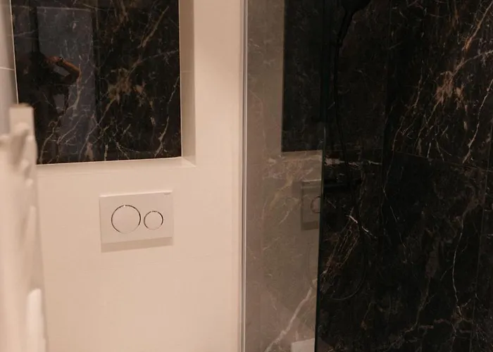 新城堡公寓 4* 芒通