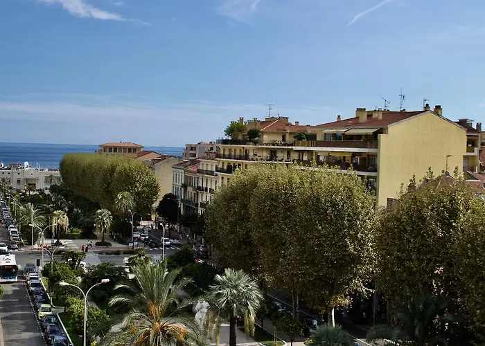 Chateauneuf Aparthotel 4*